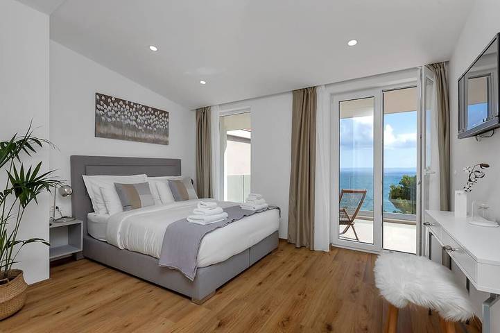 Ferienhaus für 8 Personen, mit Balkon und Garten in Baska Voda