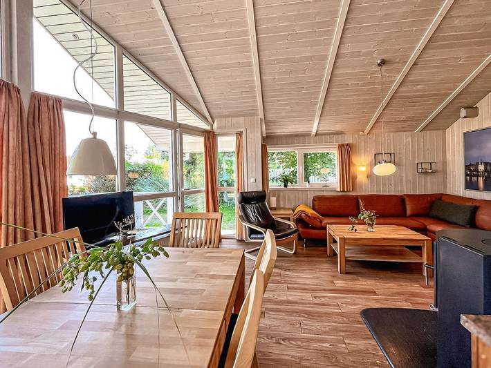 Ferienhaus für 6 Personen, mit Whirlpool und Terrasse sowie Garten und Sauna in Priwall