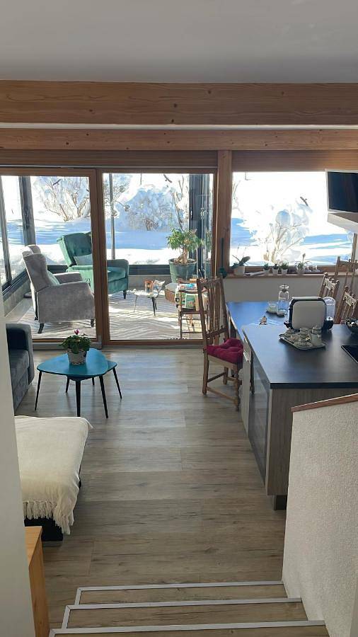 Ferienwohnung für 4 Personen, mit Terrasse und Garten sowie Ausblick in Leysin