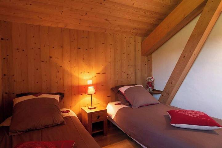 Charmantes Ferienhaus im Ferienhaus, Hallenbad Sauna Dampfbad Fitness in Taninges, Region Bonneville