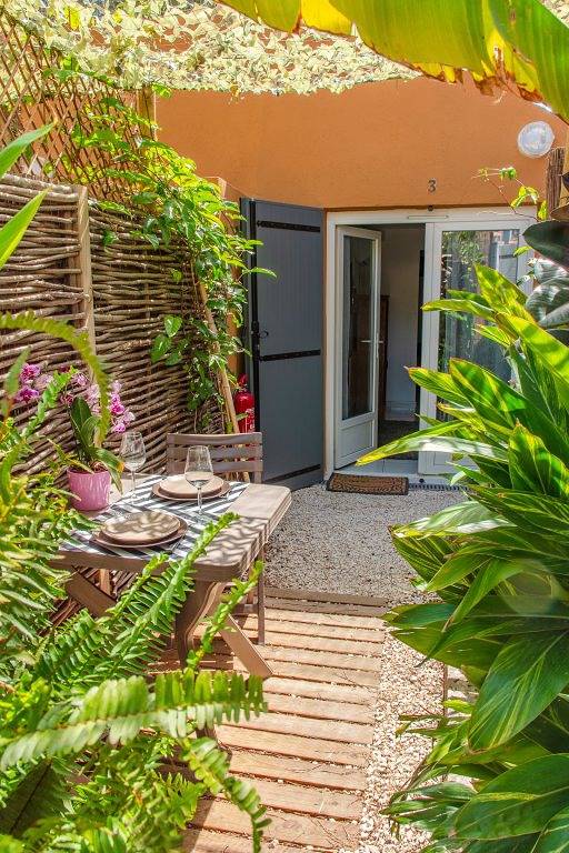 Studio pour 2 personnes, avec terrasse et jardin