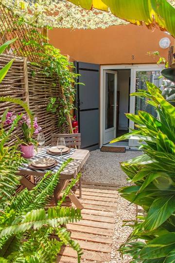 Gîte pour 2 personnes, avec jardin et terrasse à Hyeres