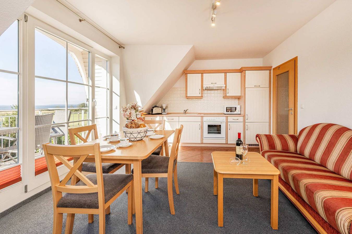 Ganze Wohnung, Charmante Ferienwohnung mit Balkon, Sauna & Blick auf das Achterwasser in Loddin, Bernsteinbäder