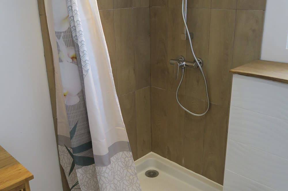 Appartement entier, Gîte japonais 2 à 4 personnes, Piscine, Spa et vue sur les Pyrénées in Puymaurin, Haute-Garonne