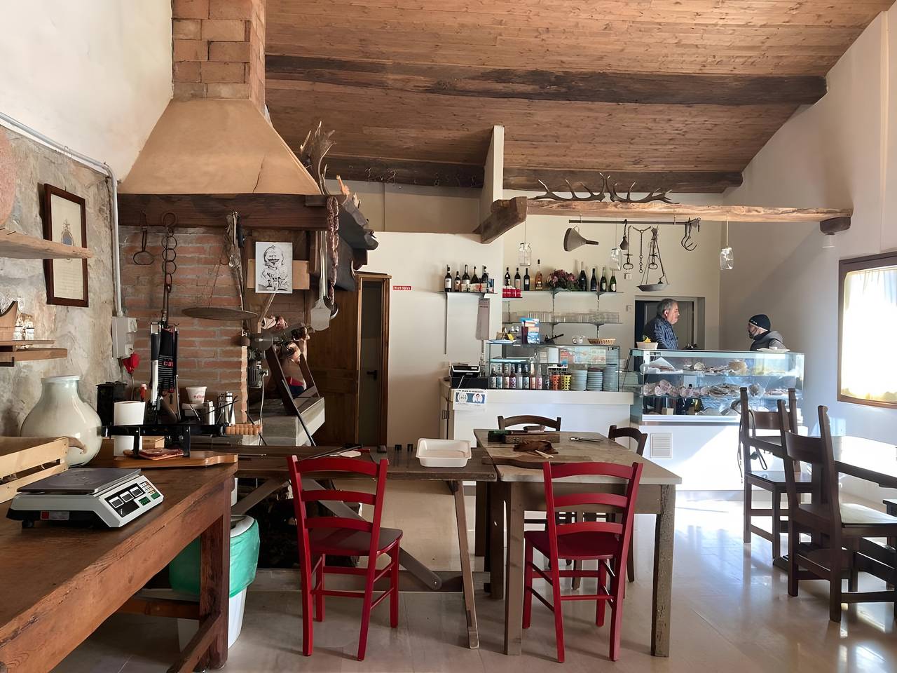 Appartamento intero, Appartamento 'Camera Papavero - Poggio Alla Luna' con vista montagna, terrazza e Wi-Fi in Montieri, Provincia di Grosseto