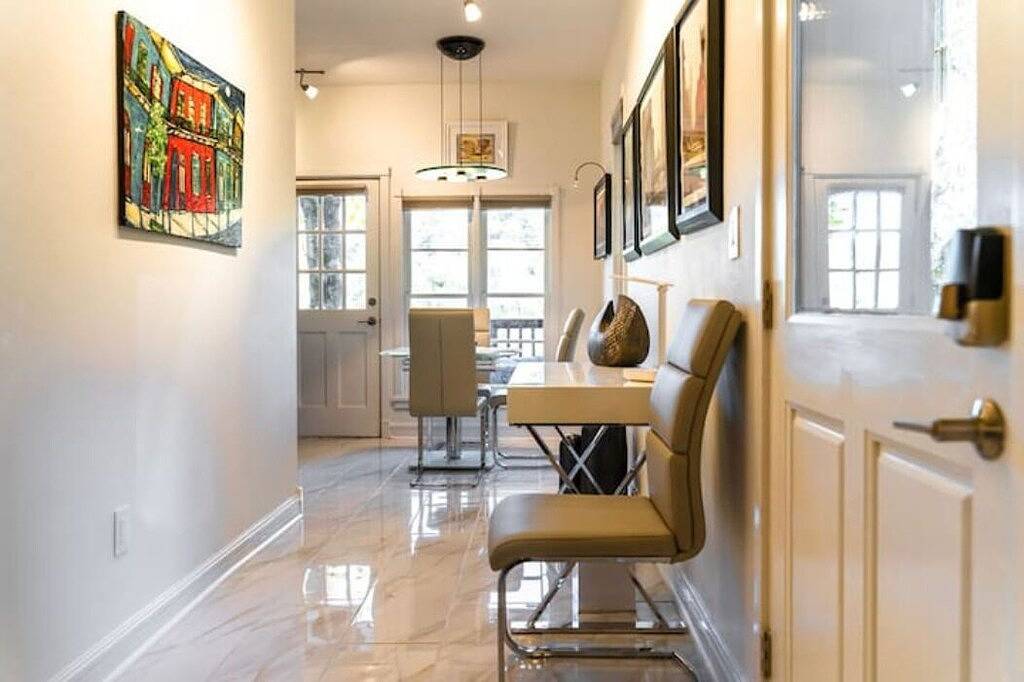 Nola Suite • Hot Tub • Downtown • Original Art in Eureka Springs, Carroll County (AR)