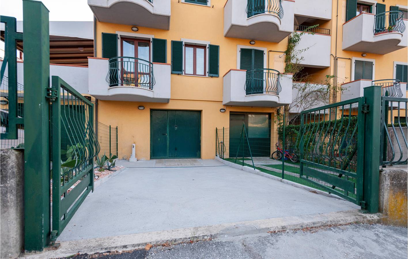 Ganze Ferienwohnung, Ferienwohnung für 4 Personen mit Terrasse in San Costanzo, Valle del Metauro