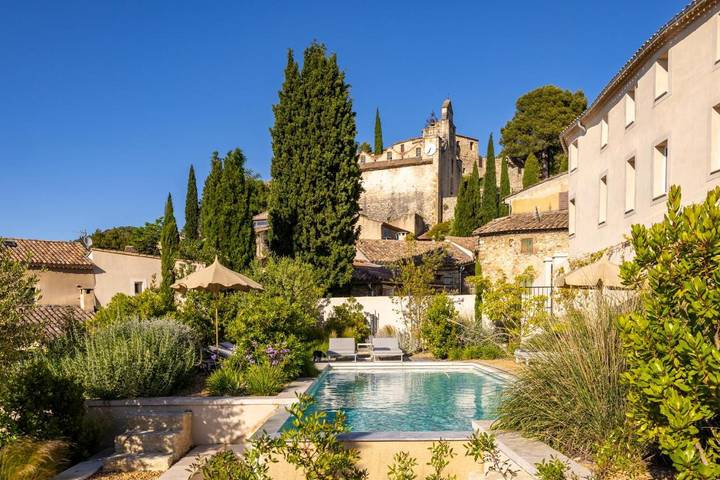 Chambre d’hôte pour 12 personnes, avec Terrasse et Jacuzzi ainsi que Jardin et Piscine