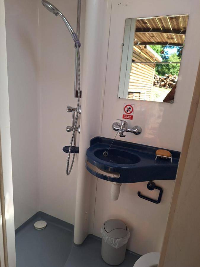 Location de vacances pour 6 personnes, avec jardin et terrasse ainsi que vue et piscine à Saint-Jean-Saint-Germain - 3