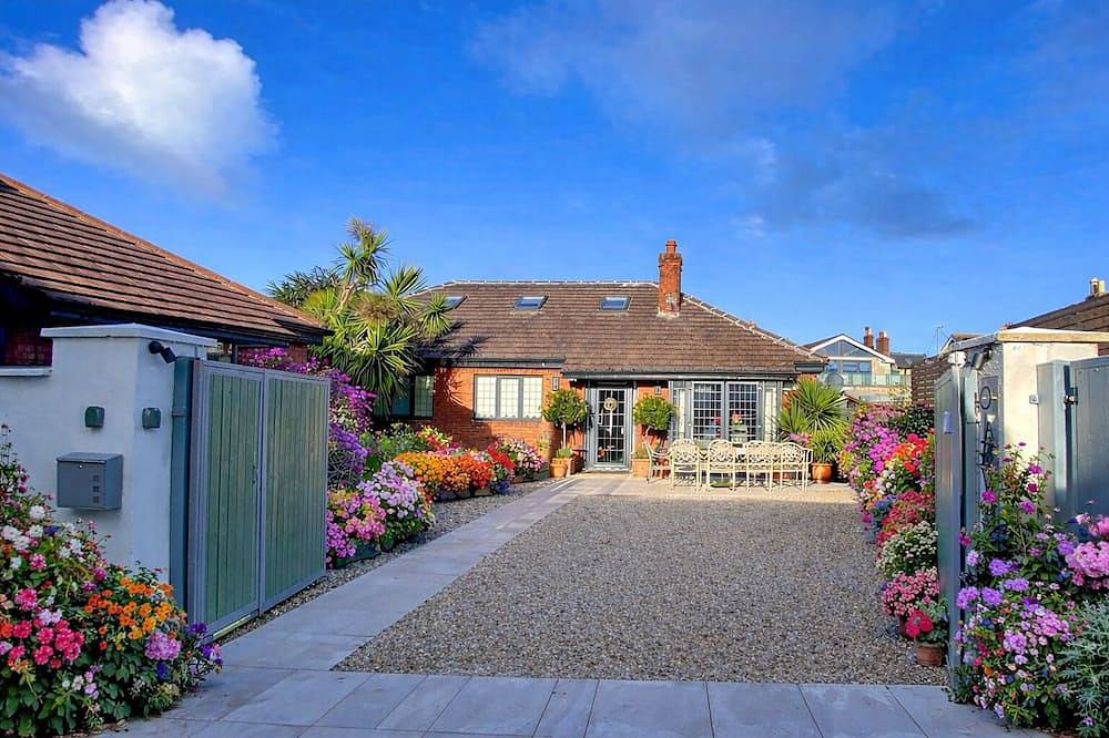 Oakville, entire luxury home, A Place For Grown Up Getaways in County Wicklow