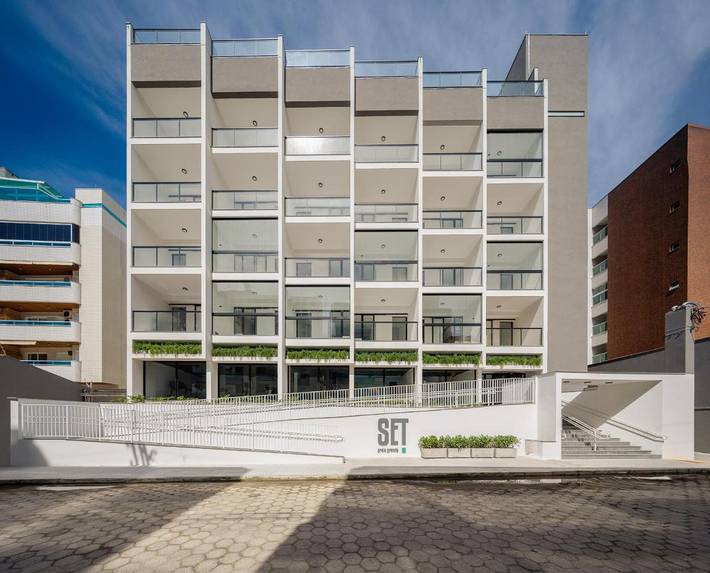 Casas e apartamentos de temporada para 4 pessoas, com jardim e piscina e ainda piscina infantil and vista, com animais de estimação em Praia Grande Ubatuba