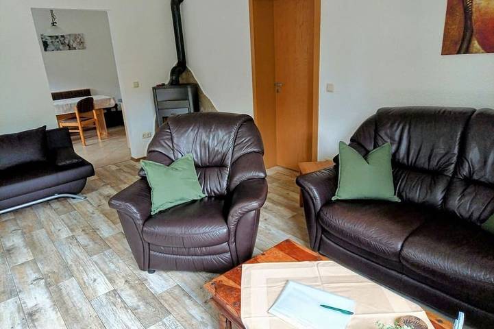 Ferienwohnung für 4 Personen, mit Sauna und Garten sowie Pool in Lengenfeld