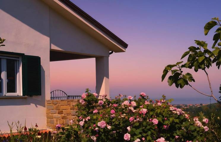 Agriturismo per 5 persone, con Balcone e Terrazza nonché Giardino e Panorama a Castellabate