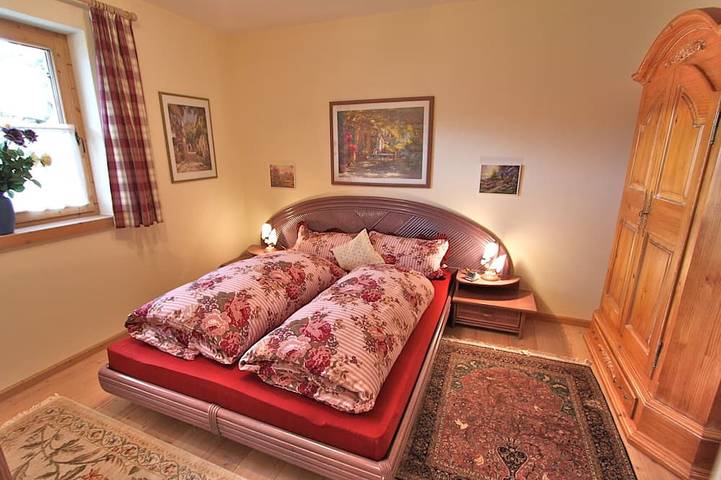 Ganze Wohnung, Wohlfühl-Ferienwohnung mit Traum-Aussicht. 2-8 Personen in Stummerberg, Ski-Optimal Hochzillertal