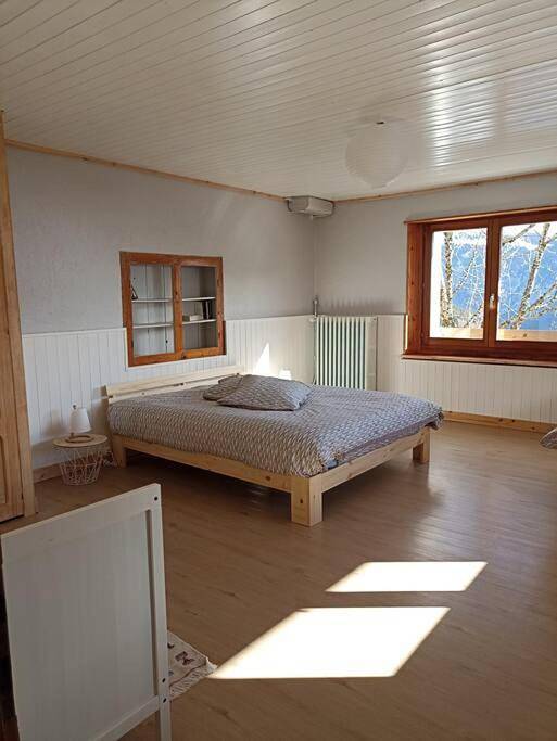 Gîte pour 10 personnes, avec terrasse ainsi que jardin et vue, animaux acceptés à Lullin - 3