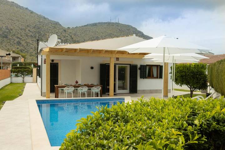 Ferienhaus am Strand für 6 Personen, mit Pool und Ausblick sowie Garten, mit Haustier in Alcúdia