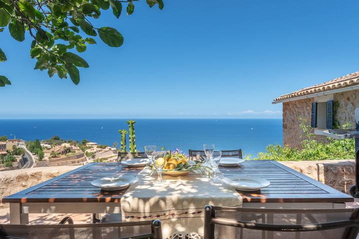 Vacation rental for 6 people, with Balcony and Yard in West Majorca