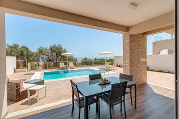 Villa pour 4 Personnes dans Mparmpati, Corfou, Photo 1