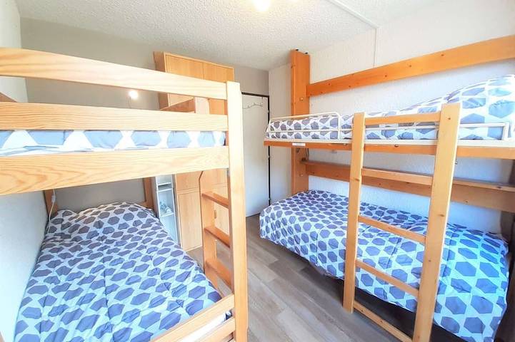 Entire apartment, Spacious T3 for 8, Piau-Engaly, terrace, 2 bedrooms, elevator, ski locker in Piau-Engaly, Aragnouet