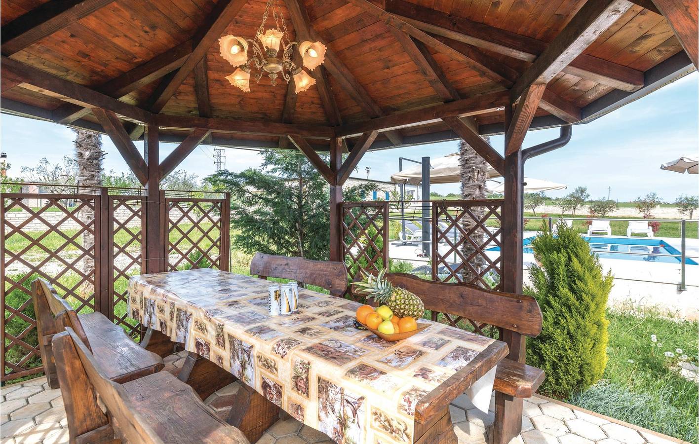 Geräumige 2-Zimmer-Wohnung mit Pool und Terrasse in Küstennähe in Umag und Umgebung