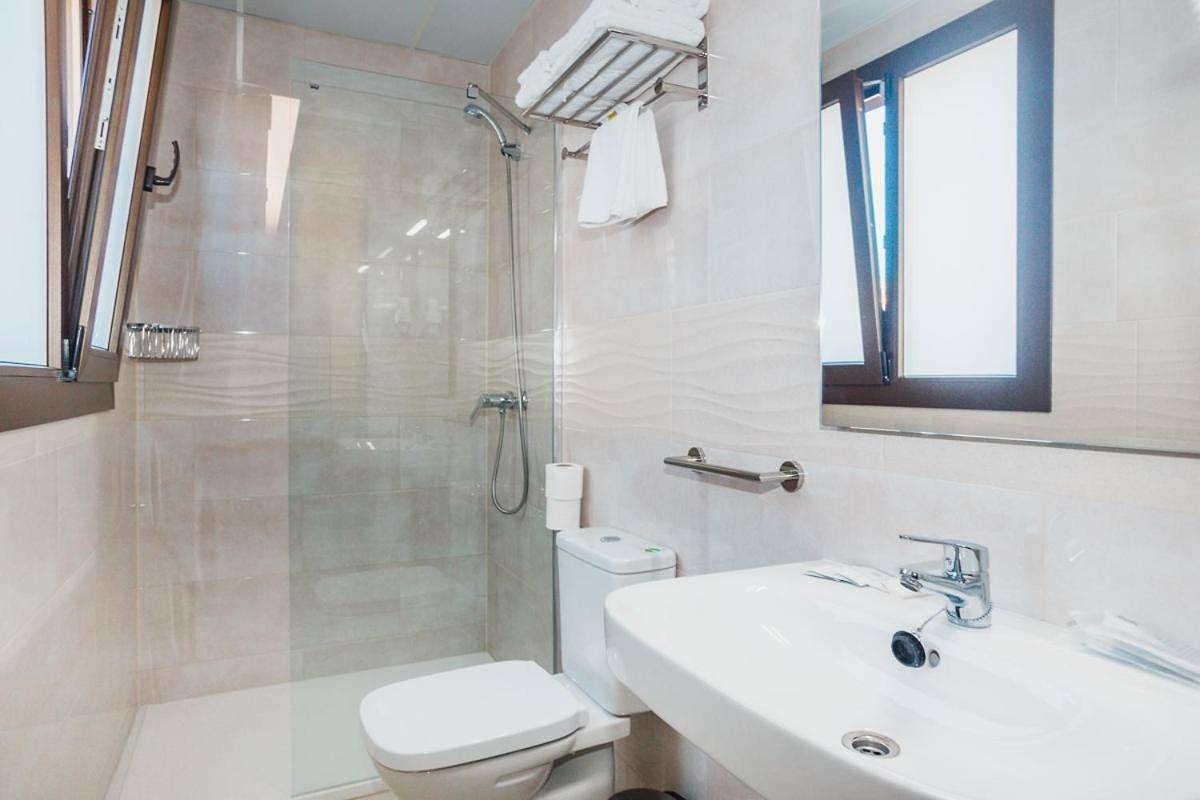 Standard Triple Room in Central Lloret de Mar, Lloret de Mar