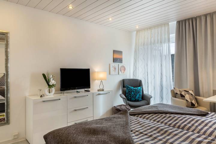 Ganze Wohnung, Moderne Ferienwohnung "Urs" mit Bergblick, Balkon, Sauna & Pool in Schönwald im Schwarzwald, Südschwarzwald