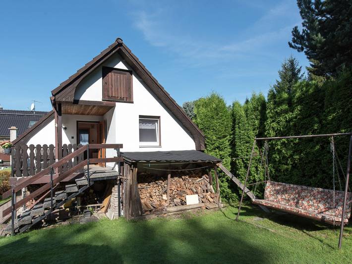 Ferienhaus für 4 Personen, mit Terrasse und Garten sowie Pool in Auerbach
