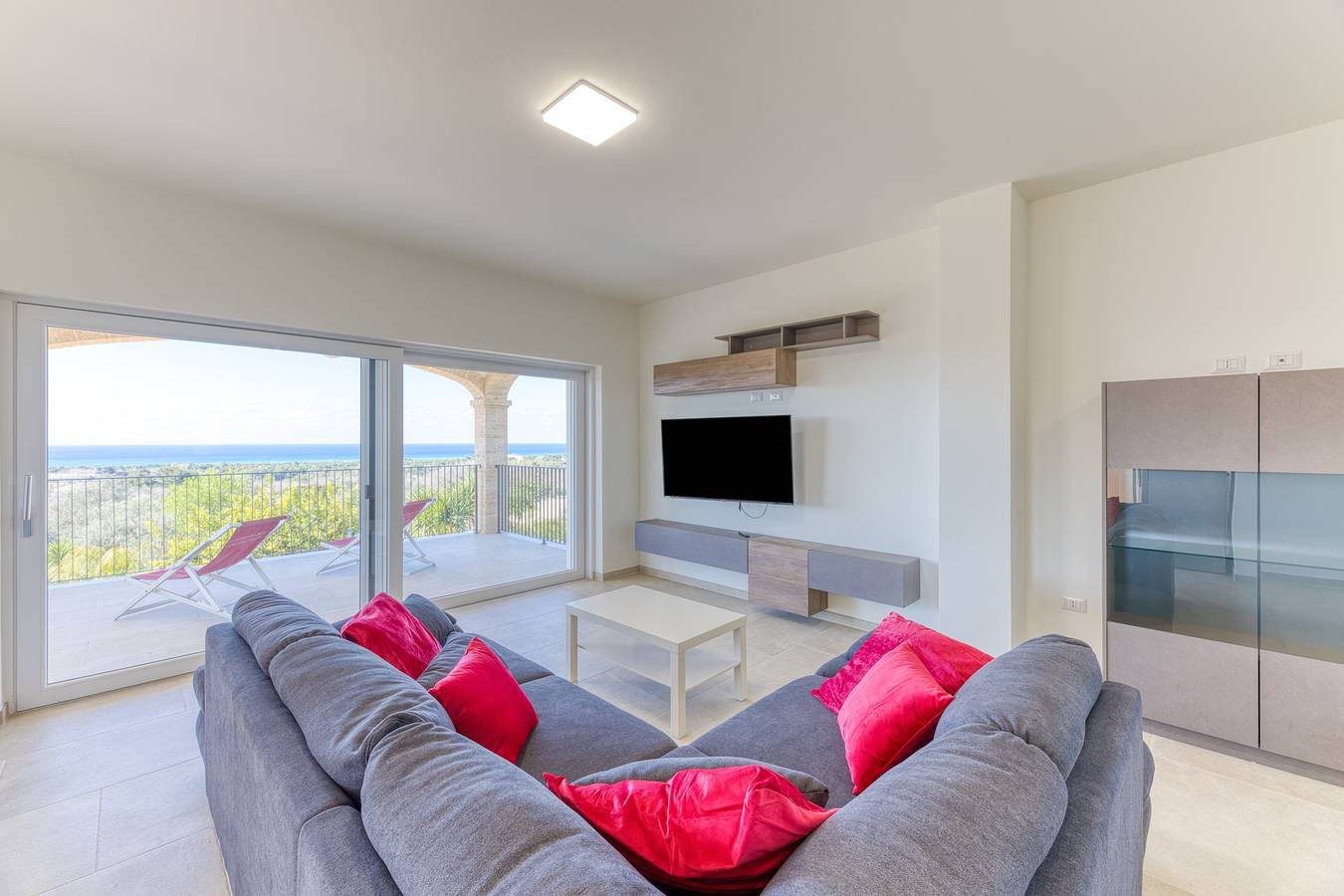 Ganze Wohnung, Apartment 'Bianca' mit Meerblick, Wlan und Klimaanlage in Ugento, Golf von Tarent