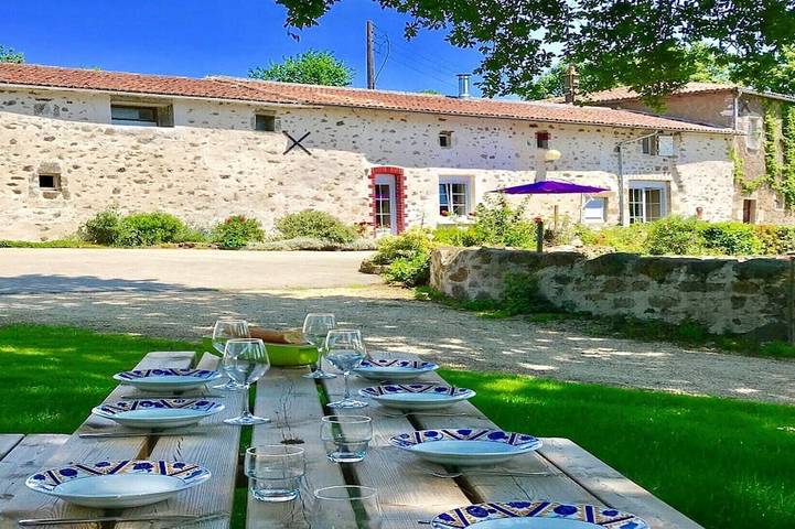 Location de vacances pour 15 personnes, avec jardin à La Flocellière