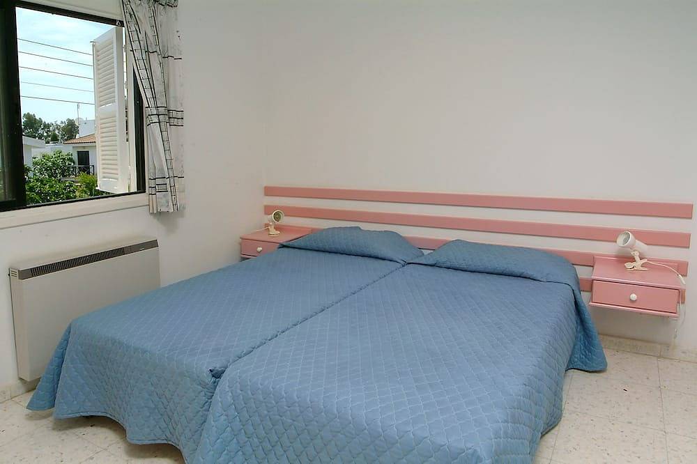 Ganze Wohnung, Apt 3, in der Nähe des Strandes, 1 Schlafzimmer, private Veranda, einfache Reise Agia Napa Protaras in Πύλα, Larnaca Bezirk