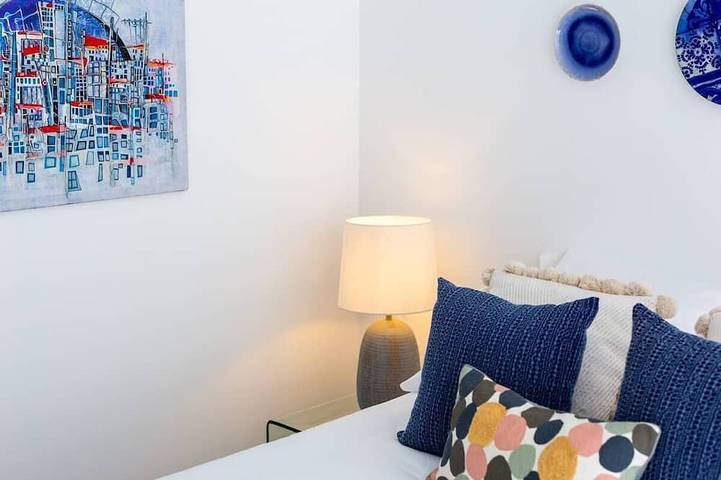 Apartamento entero, Stupendo-2Br- Patio, Refresh Pond-A/C-Center in São João (Lisboa), Penha de França