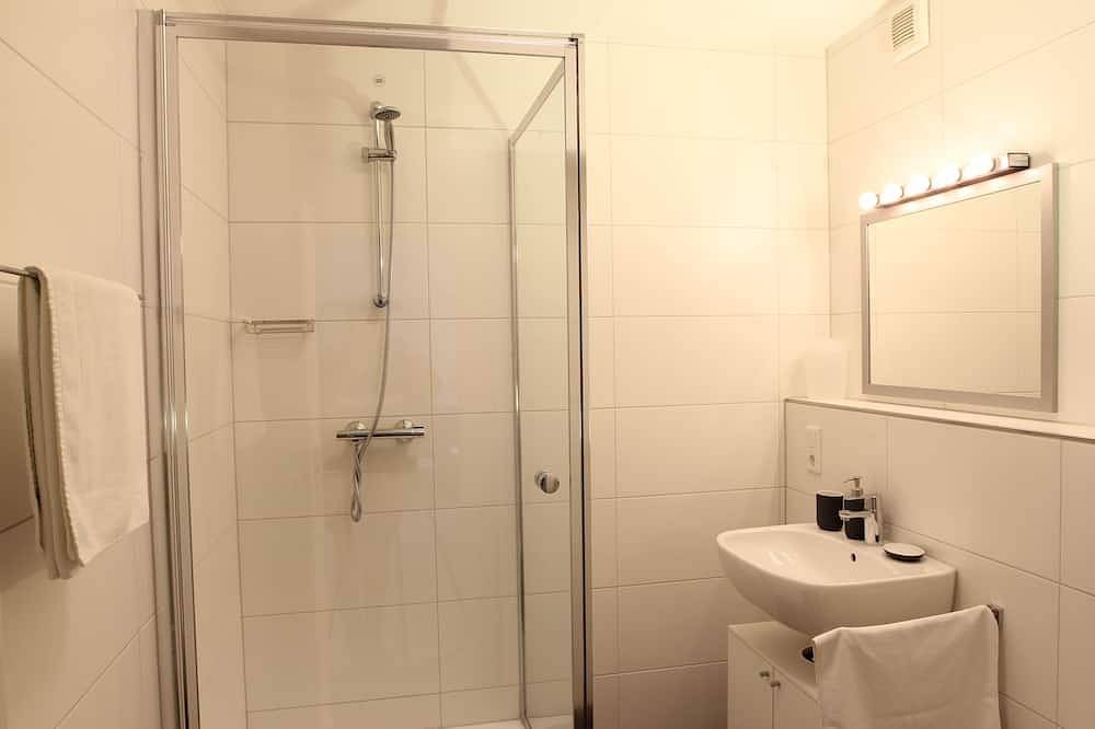 Appartement entier, Moderne-Location- 1 Anna Iff-Vue ville-Salle de bain privée in Würzburg, Région viticole de Franconie