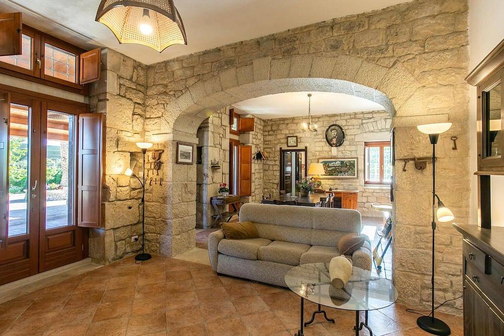 Pet friendly home in Modica -Rg- with sauna in Modica, Ragusa Province