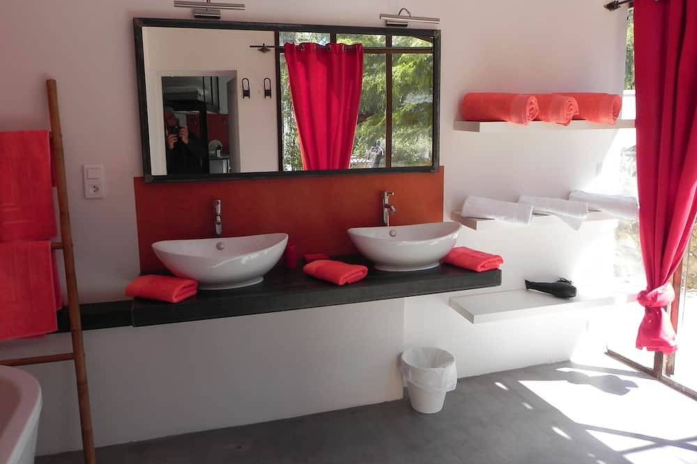 Appartement entier, Romantic Hideaway \"Le loft\" in the middle of an olive tree  orchard \" in Cucuron, Parc naturel régional du Luberon