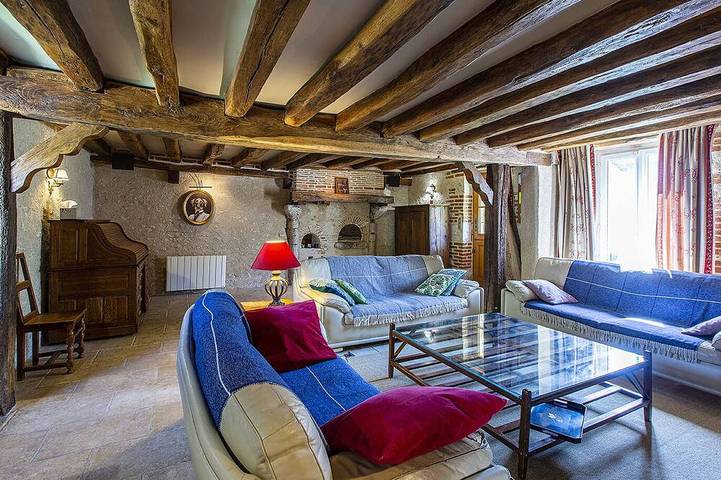 Gîte pour 10 personnes, avec terrasse et jardin, animaux acceptés à Séris
