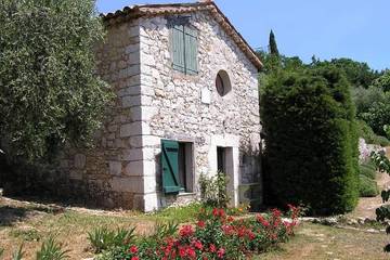 Gîte pour 2 personnes, avec jardin et terrasse à Saint-Cézaire-sur-Siagne