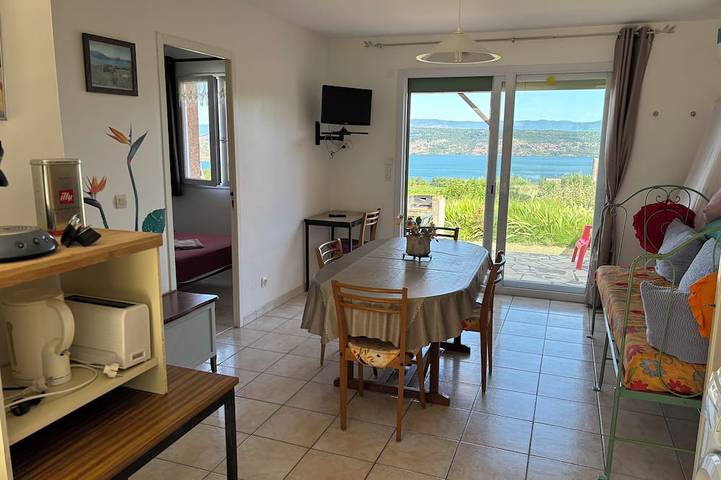 Location de vacances pour 5 personnes, avec jardin ainsi que terrasse et piscine à Liausson - 2