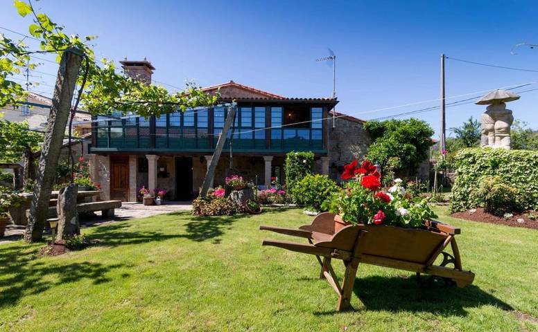 Casa rural para 2 personas, con Terraza y Jardín además de Piscina y Vistas en Padrón