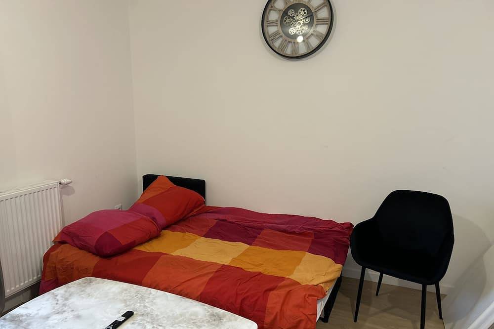 Entire apartment, Appartement Spacieux et Calme, Proche Cdg-disney et Parc des Expositions in Le Blanc-Mesnil, Seine-Saint-Denis