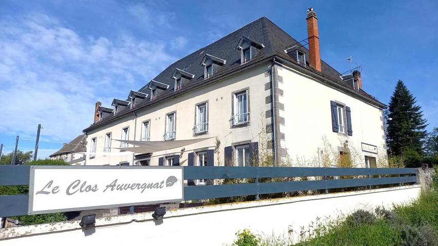 Location de vacances pour 49 personnes, avec jardin ainsi que vue et sauna à Tauves - 4