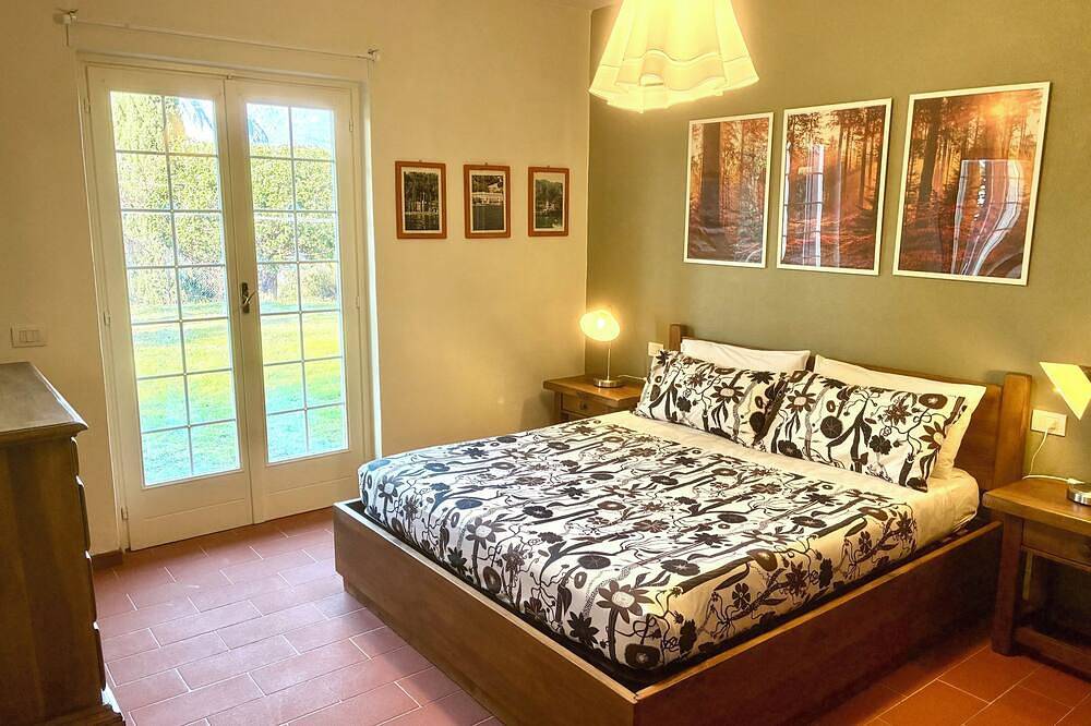 Villa with lake view, private garden and safe parking! in Bellagio, Comune di Bellagio