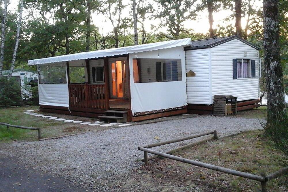 Mobile home for rent (sleeps 5) at Camping du Lac in Neuvic - 3 bedrooms in Neuvic, Ussel und Umgebung