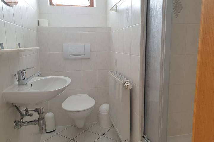 Ganze Wohnung, Apartment \"Wiesengrund\", ebenerdig im gruppenfreundlichen Haus Werraquelle in Neuhaus am Rennweg, Rennsteig