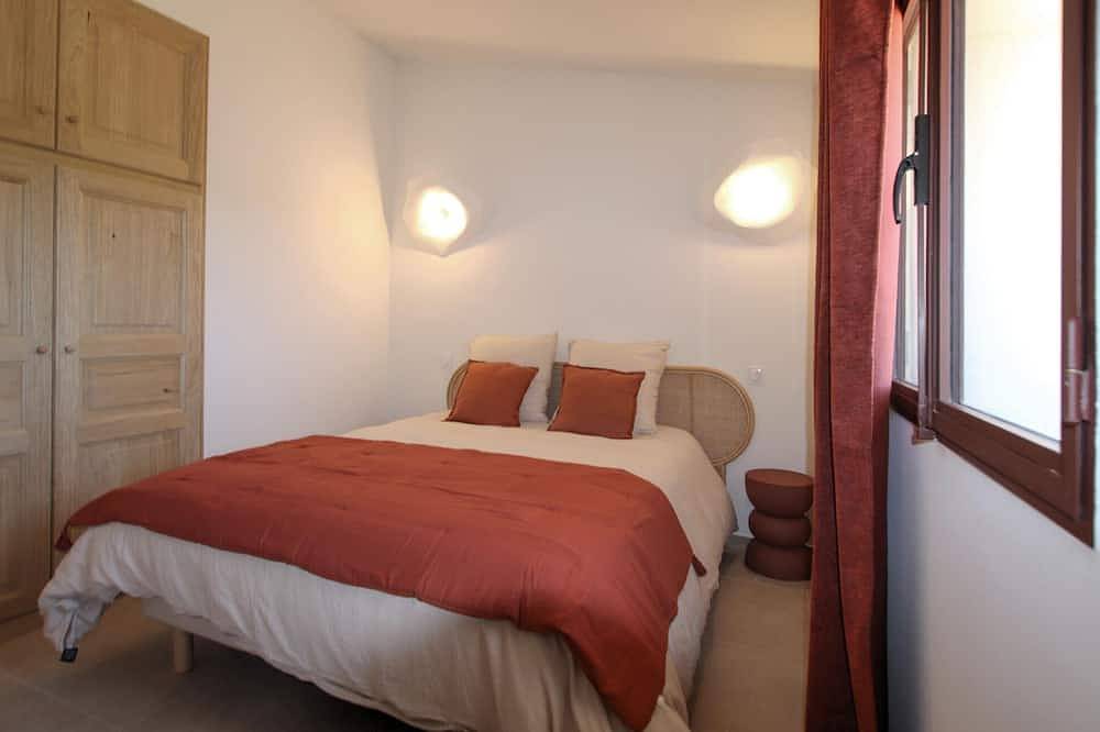 Nice home in Mazan with house a panoramic view in Mazan, Parc naturel régional du Mont-Ventoux
