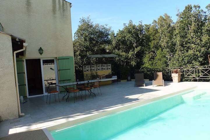 Location de vacances pour 2 personnes, avec Terrasse et Jardin à Cabrerolles