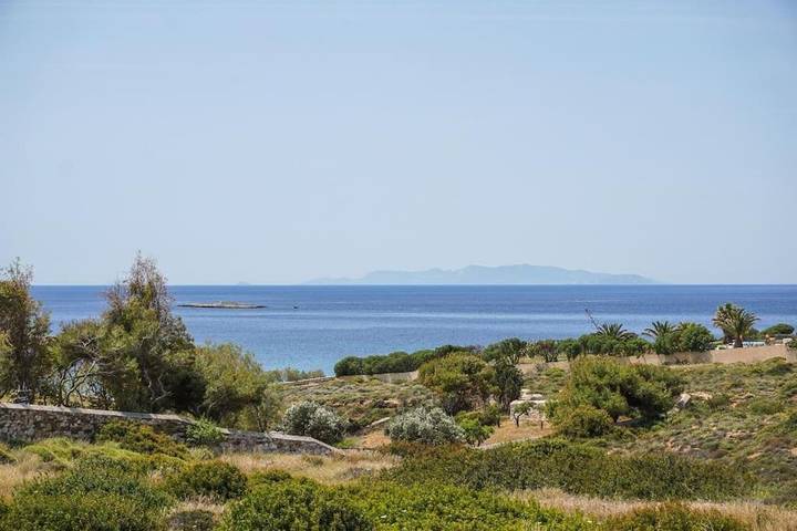 Location de vacances pour 4 personnes, avec Terrasse ainsi que Jardin et Vue dans Finikas