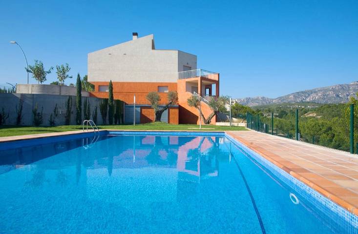 Casa rural para 7 personas, con jardín y piscina además de vistas al mar y terraza en La Ametlla de Mar