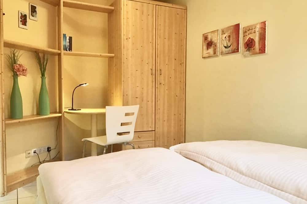 Ganze Wohnung, Ferienwohnung 38 qm, Parterre, kombinierter Wohn- und Schlafbereich, max. 2 Personen in Unterkirnach, Mittlerer Schwarzwald