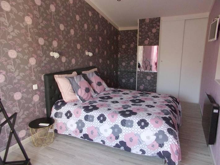 Gîte pour 3 personnes, avec vue ainsi que piscine et jardin à Montmorillon - 4