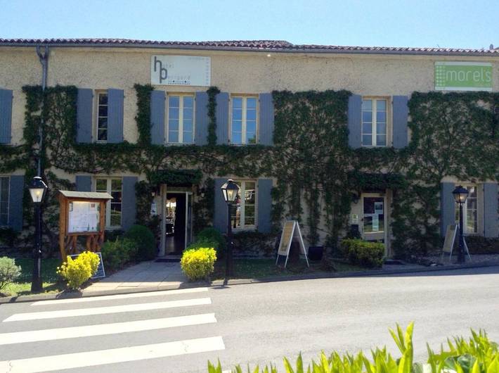 Hôtel pour 3 personnes, avec piscine ainsi que jardin et terrasse à Aubeterre-sur-Dronne - 2